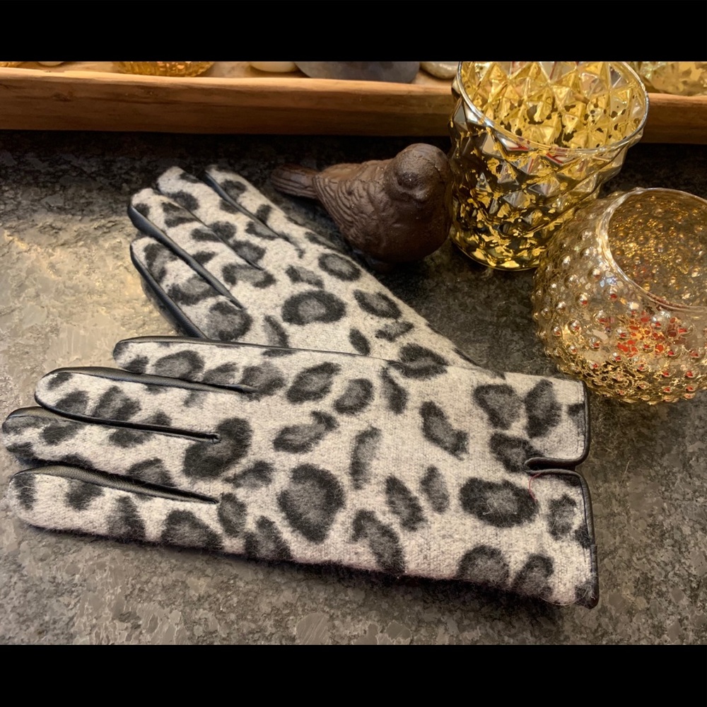 NWT Mud Pie Gray Black Leopard Gloves One Size
